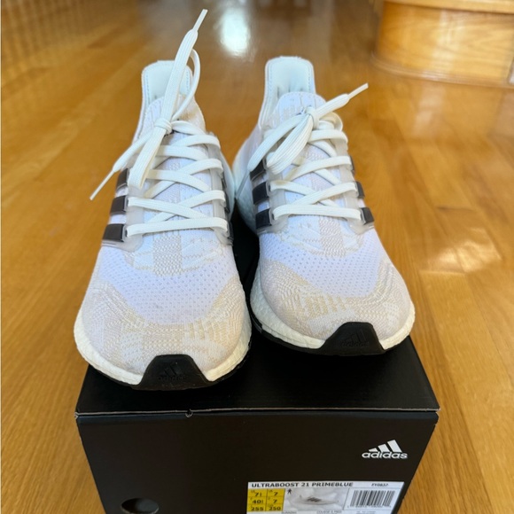 Adidas Ultraboost 21 - Picture 2 of 7